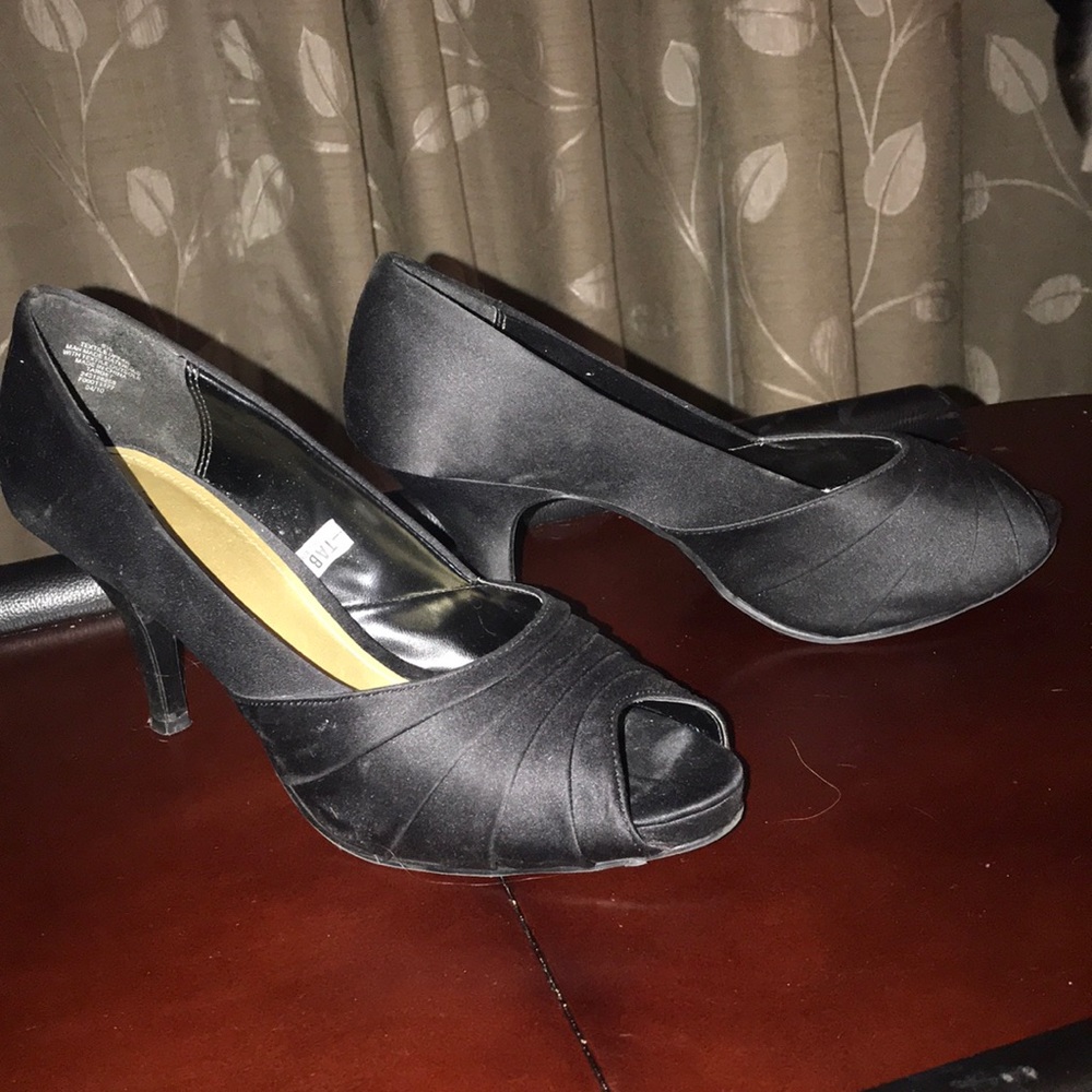 Mossimo Pumps - Picture 4 of 5